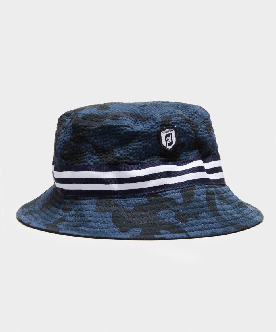 Bucket Hat in Navy/Camo