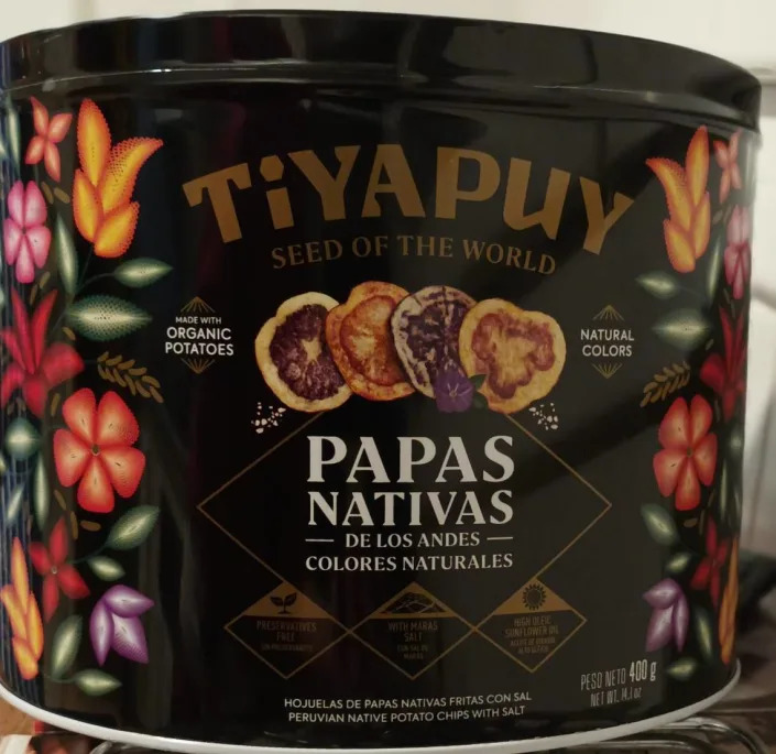 Las papas fritas (o chips en su acepción anglosajona) se comercializan a través de la marca “Tiyapuy” palabra quechua cuyo significado alude a que “lo tiene todo”.