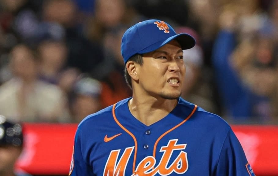 El lanzador abridor de los Mets de Nueva York, Kodai Senga (34), reacciona después de ponchar al segunda base de los Rays de Tampa Bay, Taylor Walls (no en la foto), durante la sexta entrada en el Citi Field.