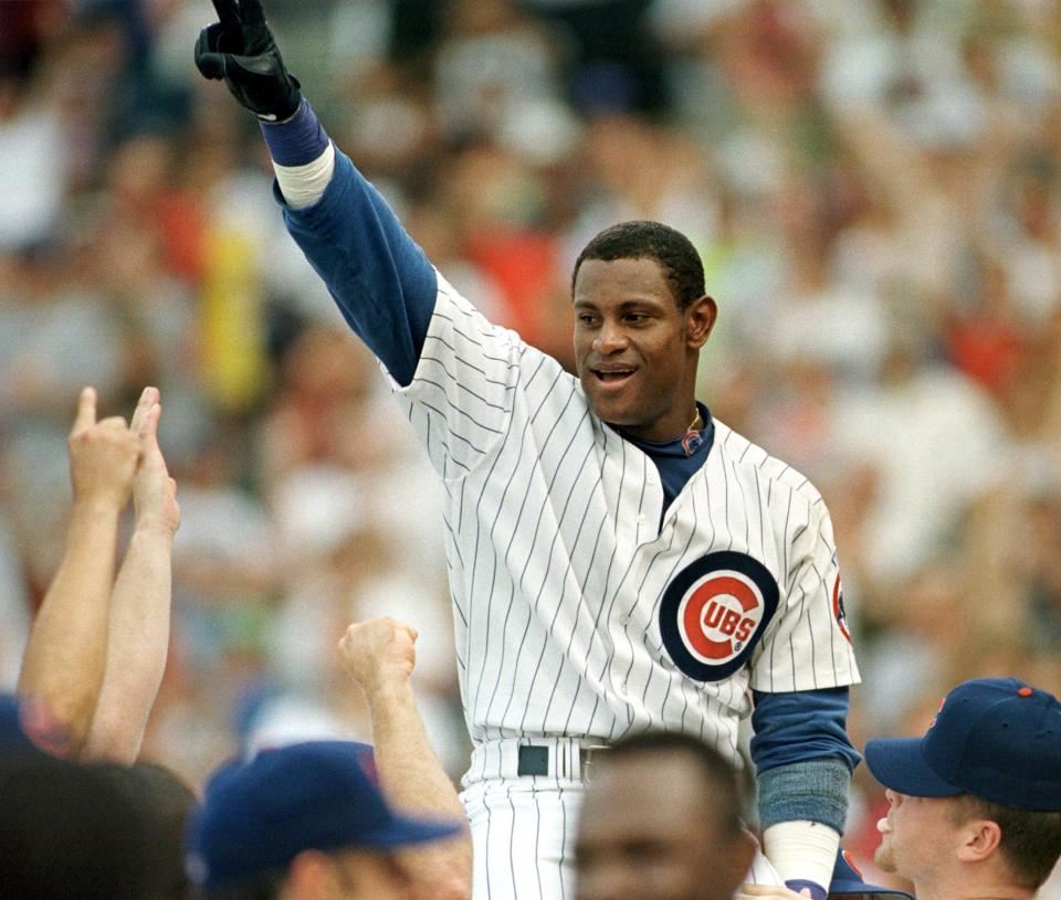 Sammy Sosa celebrates his 62nd home run in 1998. (JOHN ZICH/AFP via Getty Images)