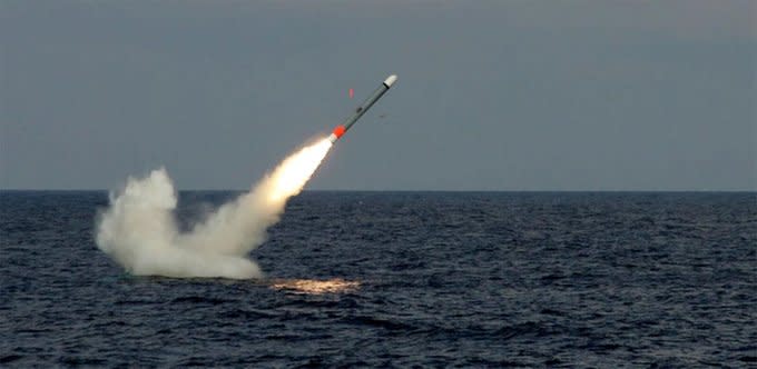  日本 18 日與美國簽署了一份購買 400 枚「戰斧」巡航導彈的協定，日本政府稱這是為了應對來自中國和朝鮮造的威脅。 圖：翻攝自X帳號「@Aurora107E」 
