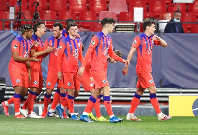 Chelsea players celebrate Mason Mount's opener 