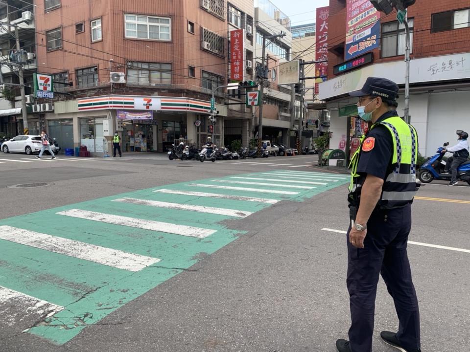 行人高發事故路口執法 持續努力防制行人事故。(圖/記者江雁武翻攝)