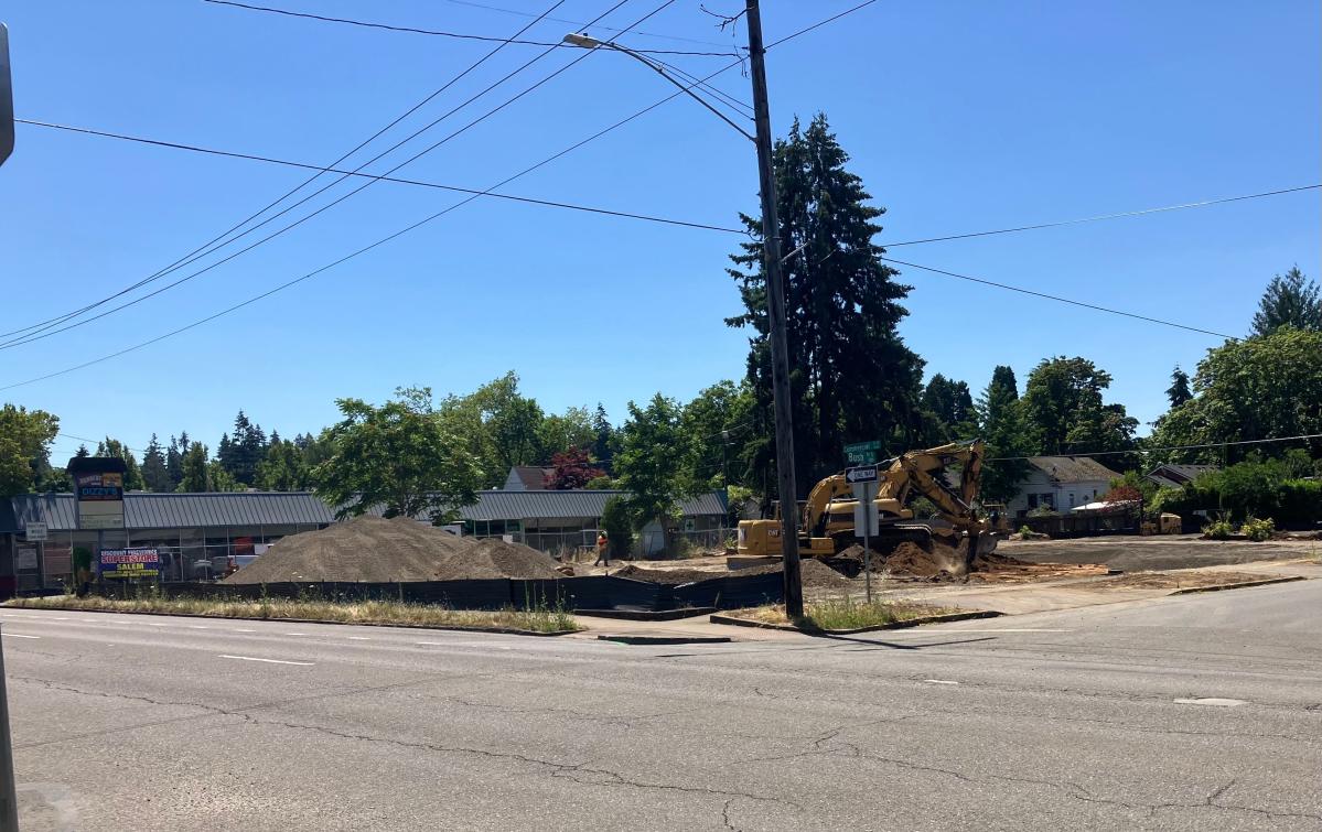 What’s under construction on Commercial Street in south Salem?