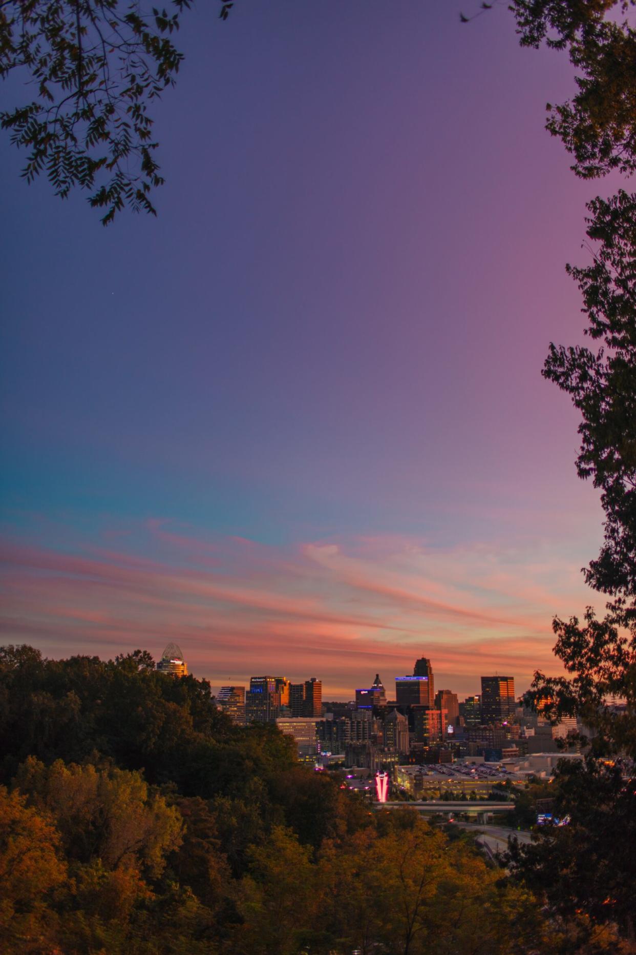 Things to do in Cincinnati Ohio in a short trip. The city is beautiful and filled with nature. Pictured: the Cincinnati, Ohio skyline.