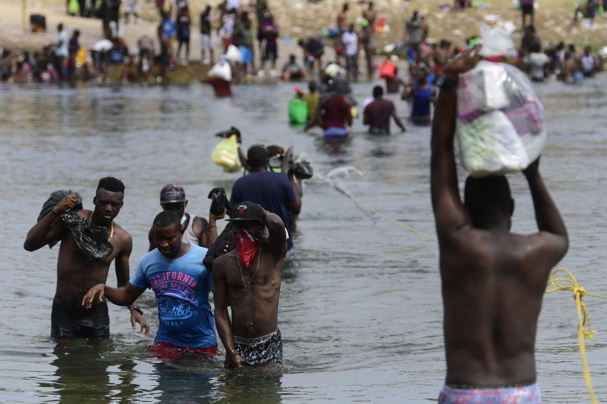 Haitian migrants cross the Rio Grande 