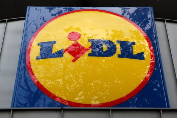 12 Milliarden Euro – das ist das Vermögen, mit dem es Dieter Schwarz auf Platz 3 geschafft hat. Teil der erfolgreichen Schwarz-Unternehmensgruppe sind dabei unter anderem die Lebensmittelketten Lidl und Kaufland. Worüber sich der Unternehmer aus Heilbronn besonders freuen kann: Im Vergleich zum Vorjahr darf er eine halbe Milliarde Euro mehr sein Eigen nennen. (Bild: gettyimages)