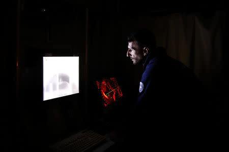 A Coast Guard officer looks at radar screens onboard of the Agios Efstratios Greek Coast Guard vessel, trying to spot dinghies carrying refugees and migrants during a search and rescue patrol at open sea between the Turkish coast and the Greek island of Lesbos, February 7, 2016. REUTERS/Giorgos Moutafis