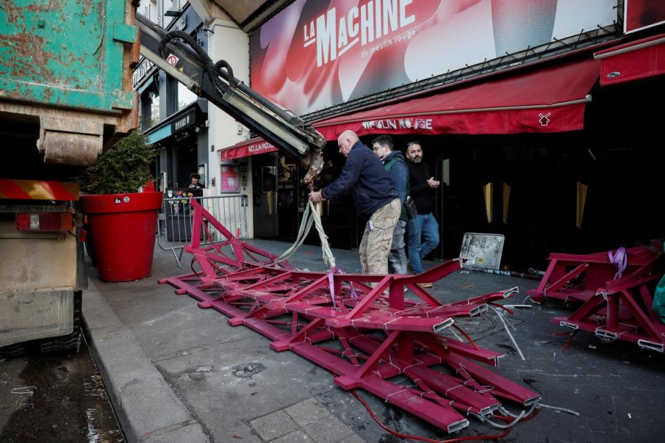 The broken wings of the famous red windmill at the Moulin Rouge (REUTERS)