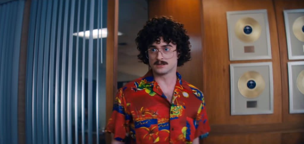 WEIRD: THE AL YANKOVIC STORY, Daniel Radcliffe as 'Weird Al' Yankovic, 2022. © The Roku Channel / Courtesy Everett Collection