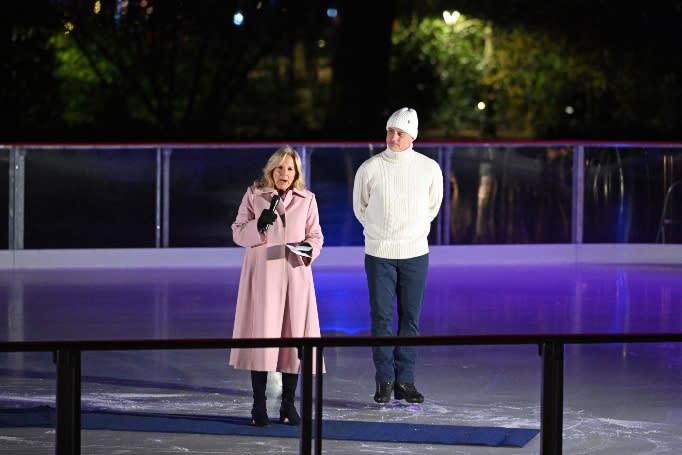 US First Lady Jill Biden (L) speaks alongside US figure skater Brian Boitano during the unveiling of the holiday ice skating rink, on the South Lawn of the White House in Washington, DC, on November 29, 2023. (Photo by Mandel NGAN / AFP)