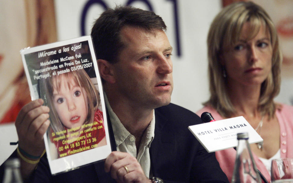 Gerry (L) and Kate McCann, parents of Madeleine McCann, hold a news conference at a Madrid hotel on June 1, 2007. (Reuters)