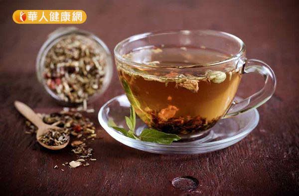 中醫認為，茶飲中加入丹參藥材可活血養心。