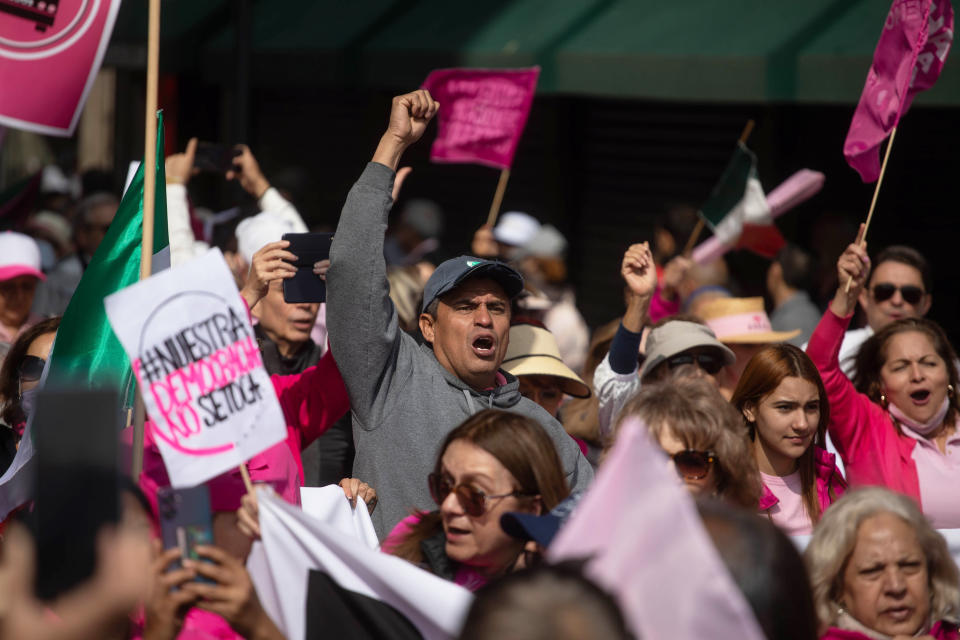 Multitudinaria Marcha por la Democracia en México. (Photo by Daniel Cardenas/Anadolu via Getty Images)