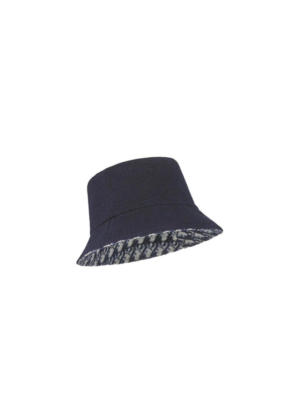 Dior Chic藍色羊毛雙面漁夫帽。NT$34,500（DIOR提供）