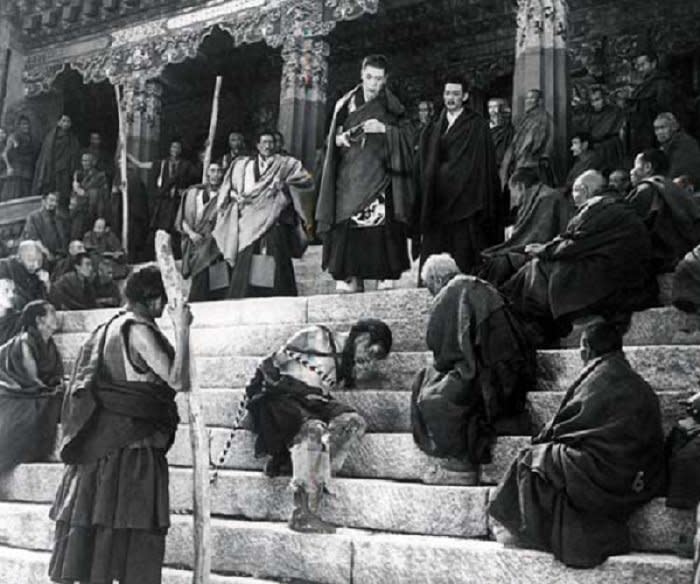  圖為中國第一次在西藏拍的電影：《農奴》，意在展現了舊西藏農奴制下農奴的悲慘生活。