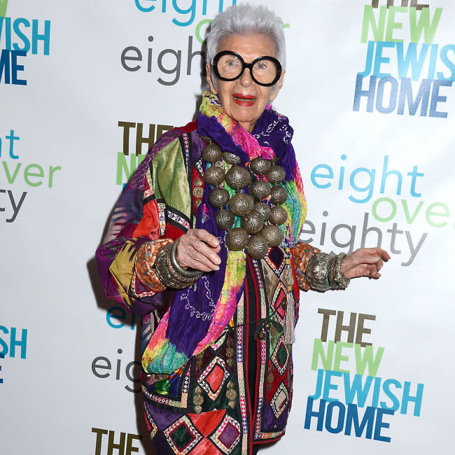 Fallece el ícono de la moda Iris Apfel a los 102 años credit:Bang Showbiz