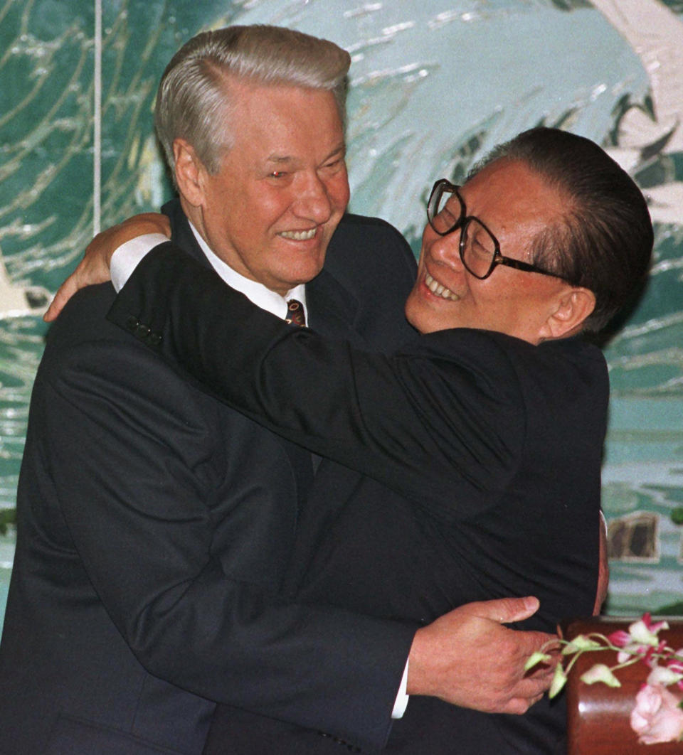 FILE - then Russian President Boris Yeltsin, left, and then Chinese President Jiang Zemin hug each other after a joint press conference in Beijing's Great Hall of the People, Nov. 10, 1997. Chinese state TV said Wednesday, Nov. 30, 2022, that Jiang has died at age 96. (AP Photo/Greg Baker, File)