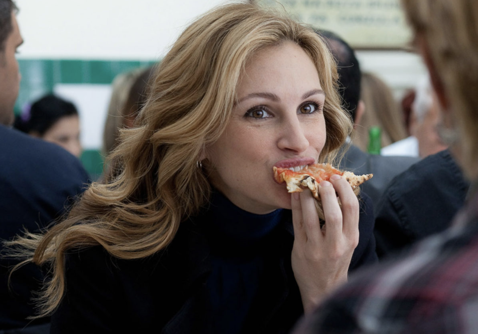 Julia Roberts eating pizza in "Eat Pray Love"