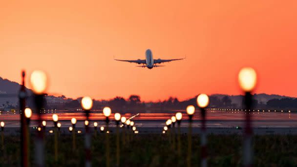 PHOTO: Airplane takes off. (Getty Images)