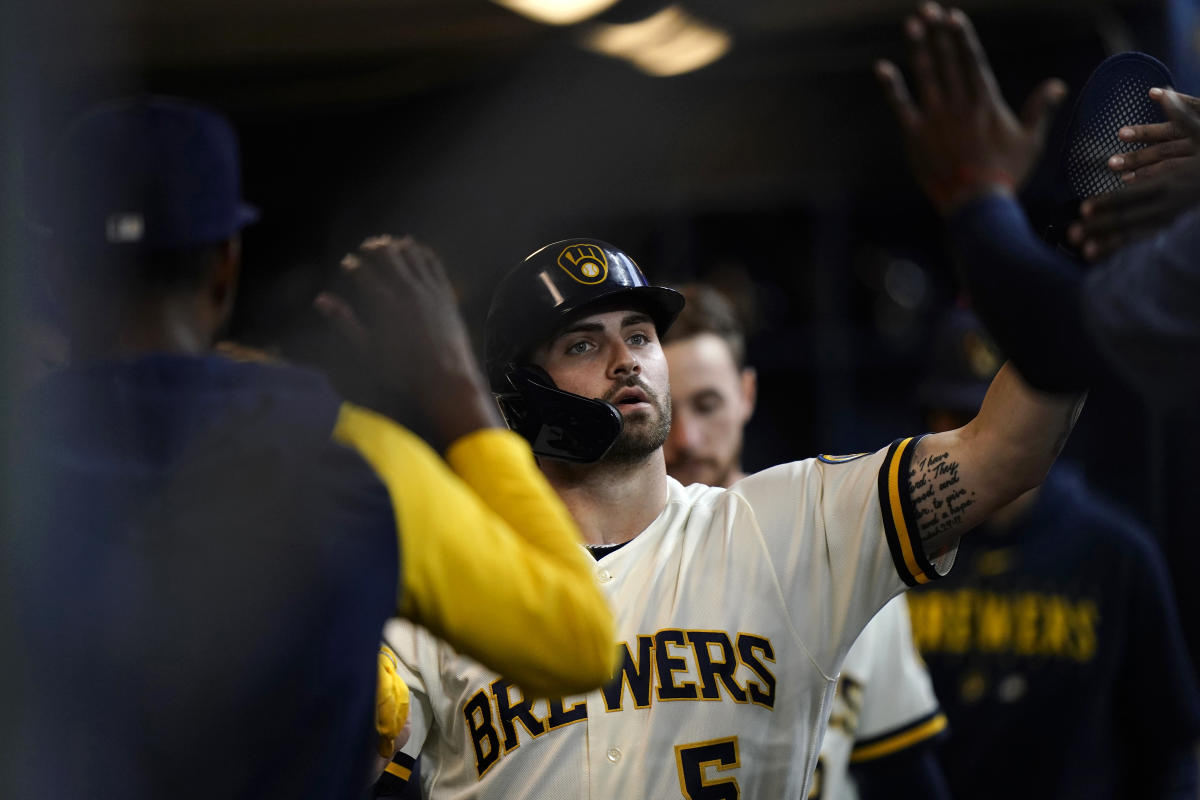 Milwaukee Brewers Uniform Lineup