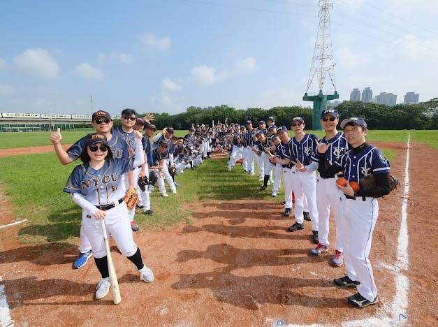 社團活動在陽明交大EMBA非常熱絡，包含各種球類運動和志工服務。（陽明交大EMBA提供）