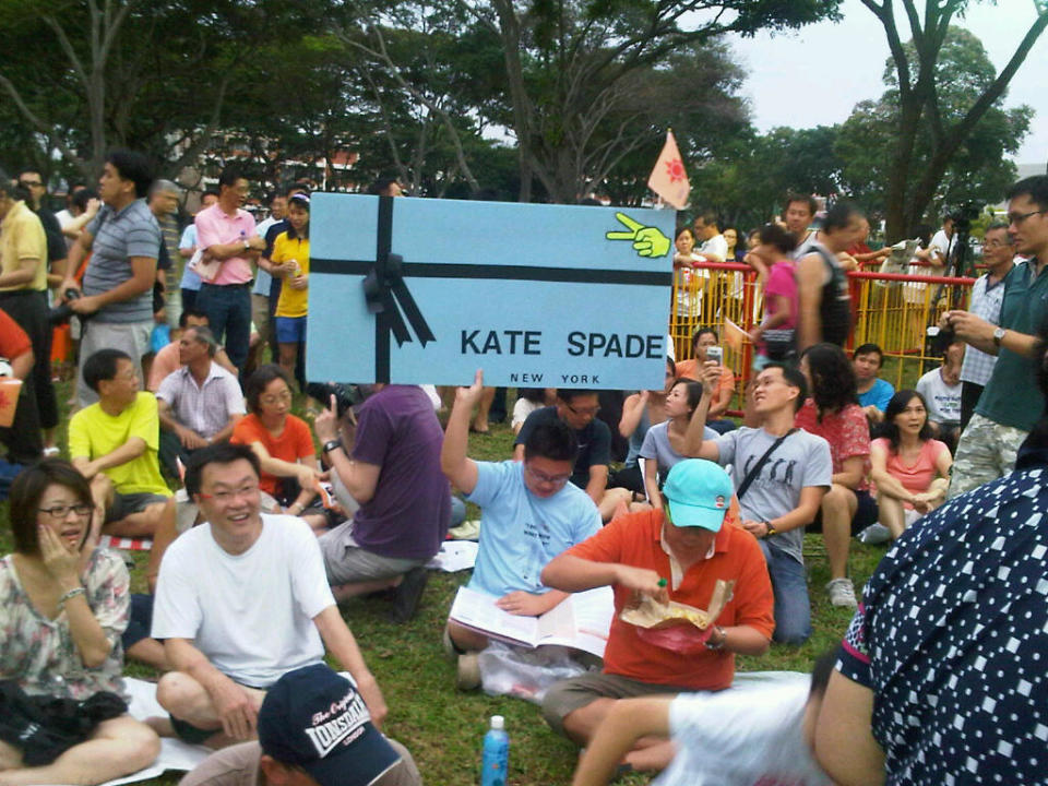 A supporter at the NSP rally mocks Tin Pei Ling. (Yahoo! photo/ Fann Sim)