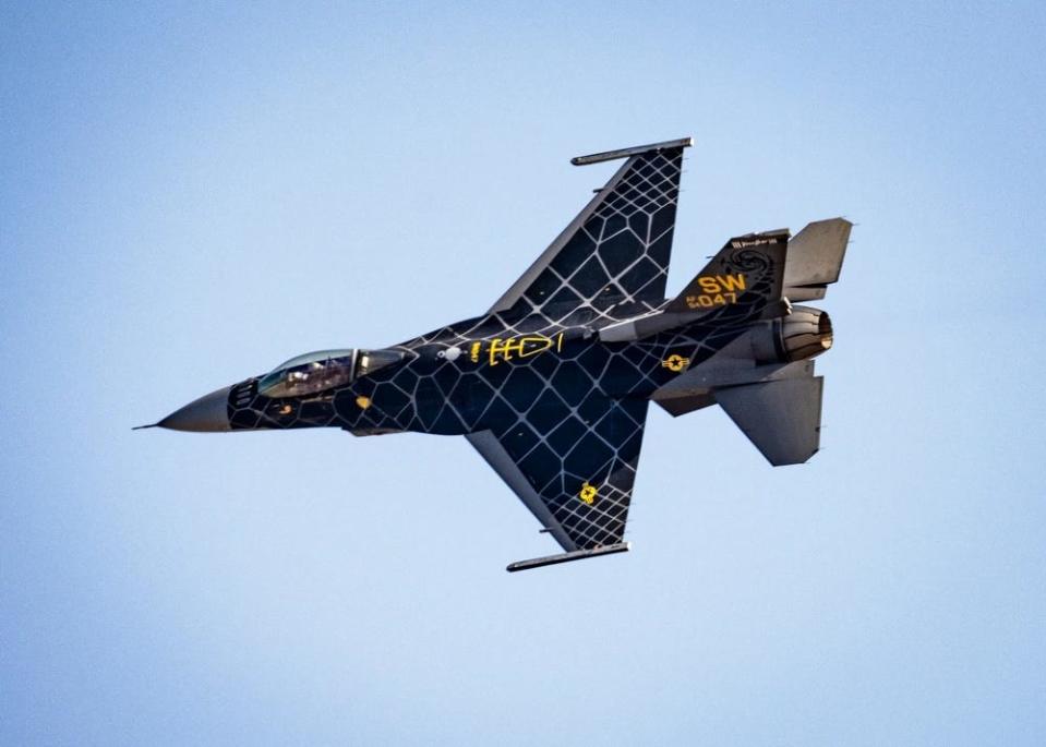 an f-16 performing a dedication pass