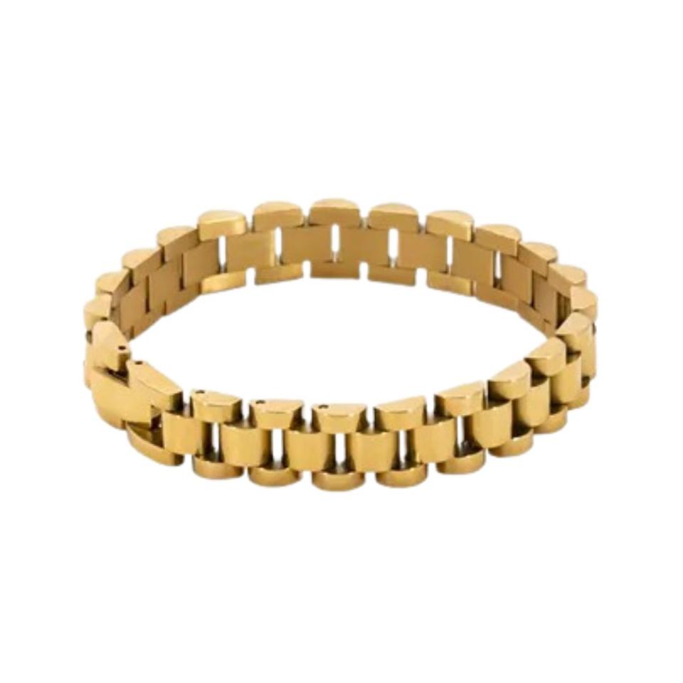 For the jewelry lover on your list, the Timepiece bracelet from Oma The Label is the perfect gift. It's set in 18k gold-tone brass and has a fold-over clasp closure. Oma The Label was created by New York-based fashion stylist Neumi Anekhe in 2018.Bracelet: $111 at Macy'sShop Oma The Label at Macy's