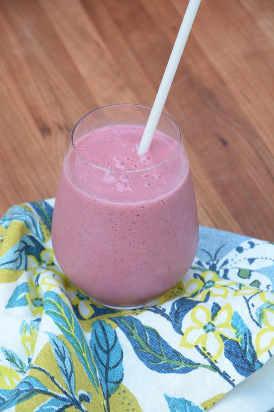 This smoothie incorporates kefir or yogurt and mixes it with other ingredients.