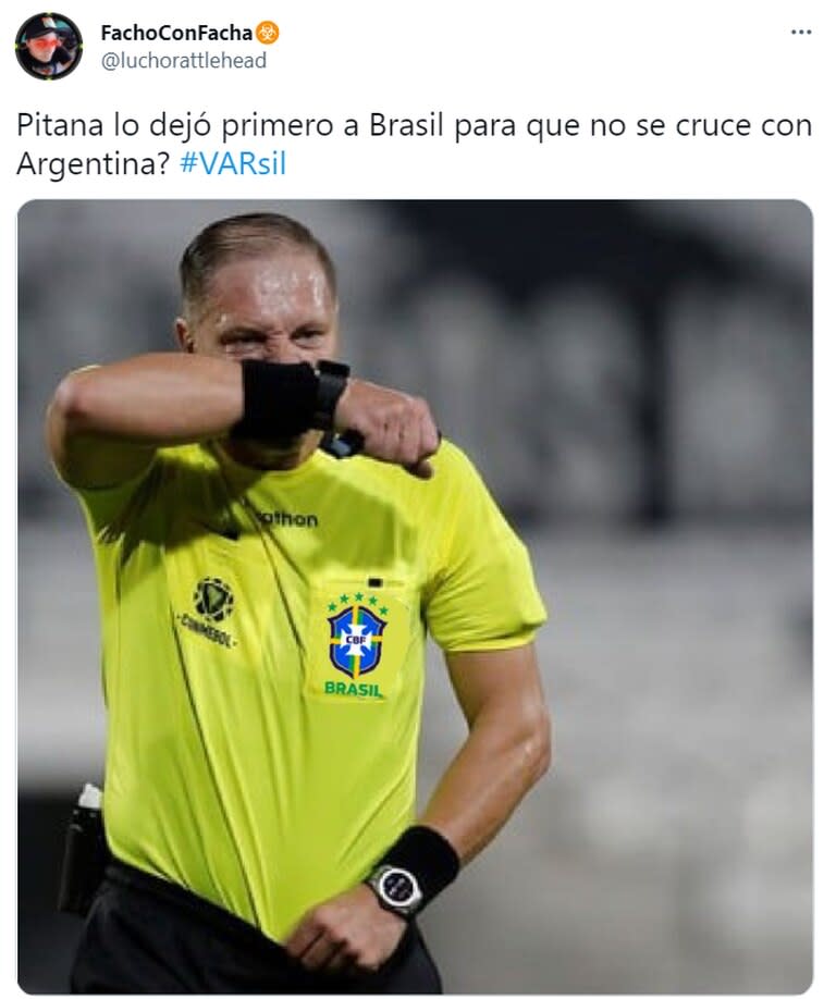 El árbitro Néstor Pitana quedó en el centro de las críticas por el gol que le validó a Brasil. Fuente: Twitter.