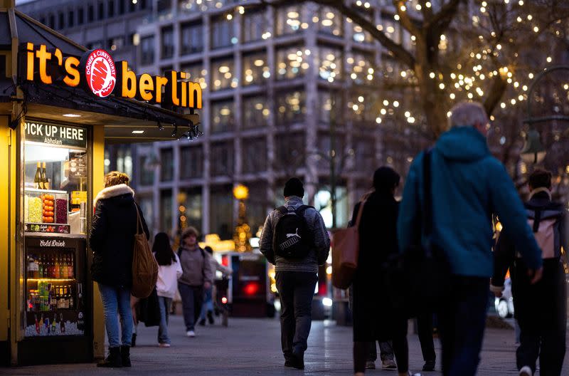 FILE PHOTO: Christmas shopping in Berlin