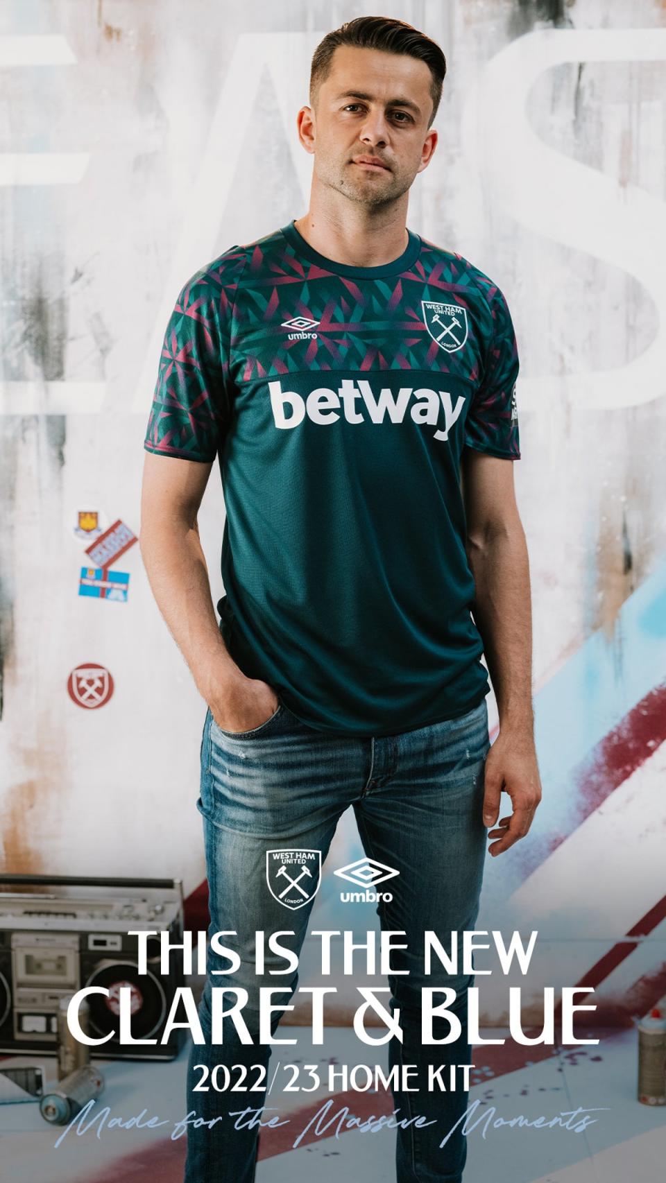 westhamnewkit090622h.jpg: (West Ham)