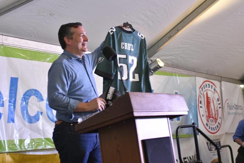 Senator Ted Cruz receives a Philadelphia Eagles jersey at a political rally in Philadelphia in 2018. <a href="https://www.gettyimages.com/detail/news-photo/senator-ted-cruz-receives-a-philadelphia-eagles-jersey-news-photo/922467386?adppopup=true" rel="nofollow noopener" target="_blank" data-ylk="slk:Bastiaan Slabbers/NurPhoto via Getty Images;elm:context_link;itc:0;sec:content-canvas" class="link ">Bastiaan Slabbers/NurPhoto via Getty Images</a>