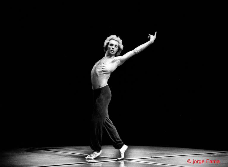 Jorge Donn en el emblemático "Bolero" de Ravel, con coreografía y dirección de Maurice Béjart