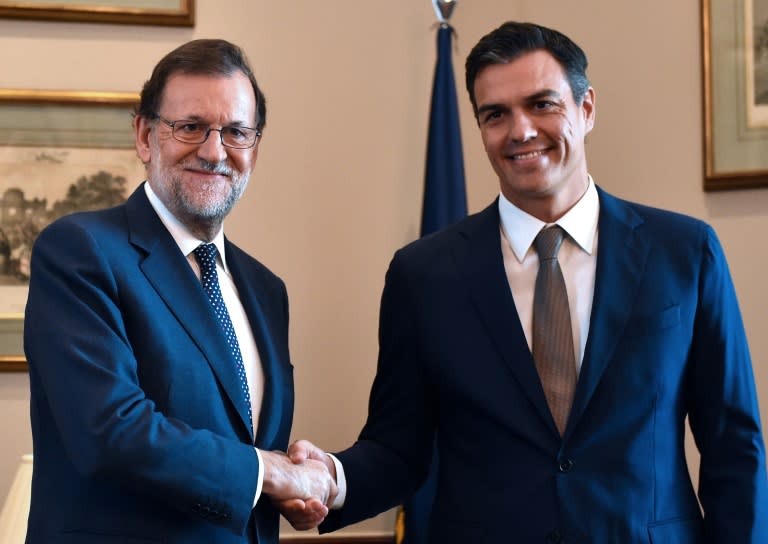 Spanish acting Prime Minister Mariano Rajoy shakes hands with Spanish Socialist Party (PSOE) leader Pedro Sanchez (R) before a meeting at the Spanish parliament in Madrid on August 29, 2016