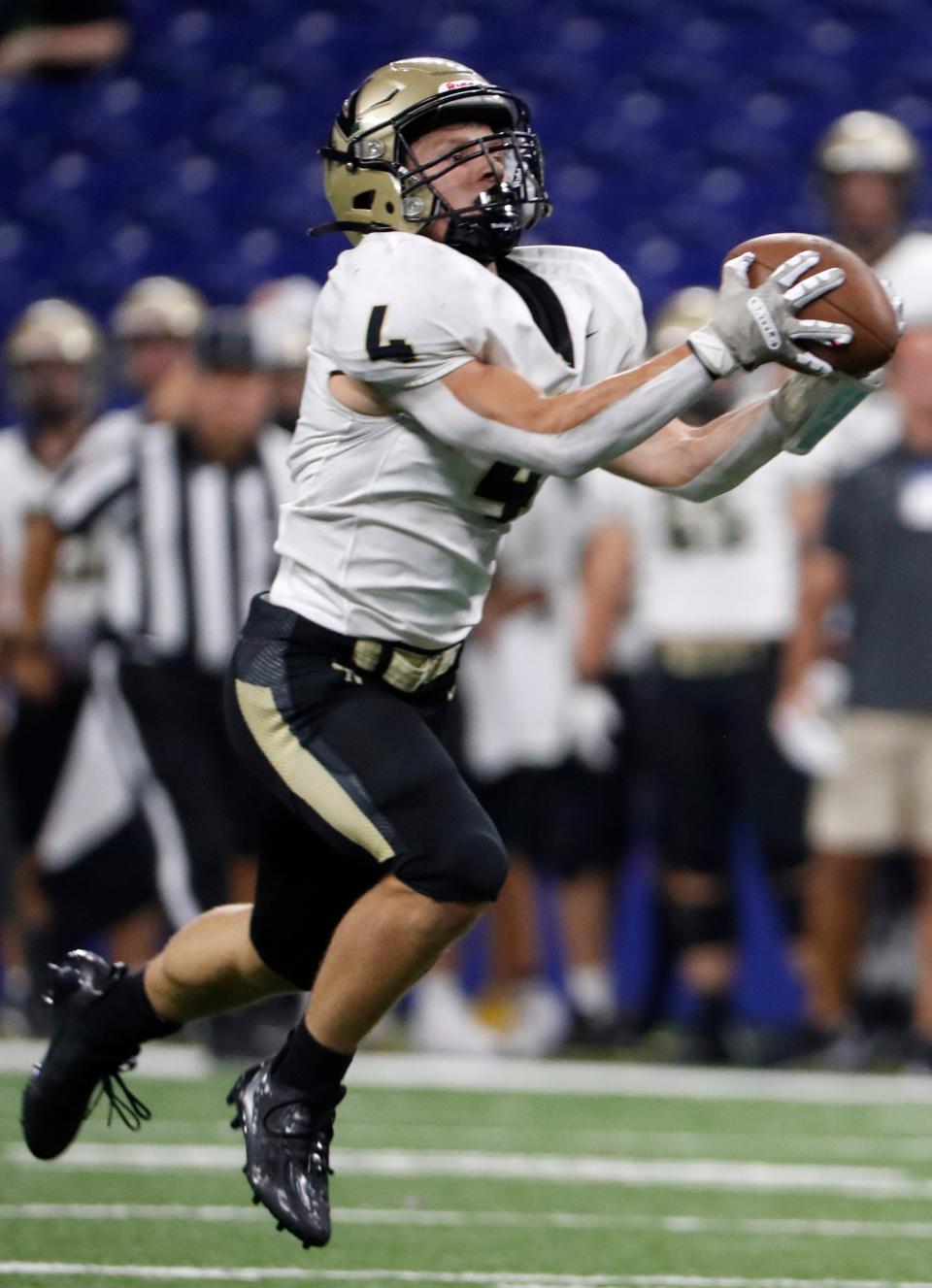 Noblesville Millers Logan Shoffner (4) catches a pass for a touchdown during the IHSAA football game against the Mt. Vernon Marauders, Friday, Aug. 18, 2023, at Lucas Oil Stadium in Indianapolis. Noblesville won 48-30.