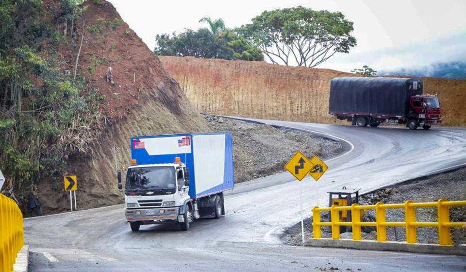 La variante a la vía Panamericana tiene 2 km y permitirá el tránsito en la zona hasta mediados de año. Foto: Invías