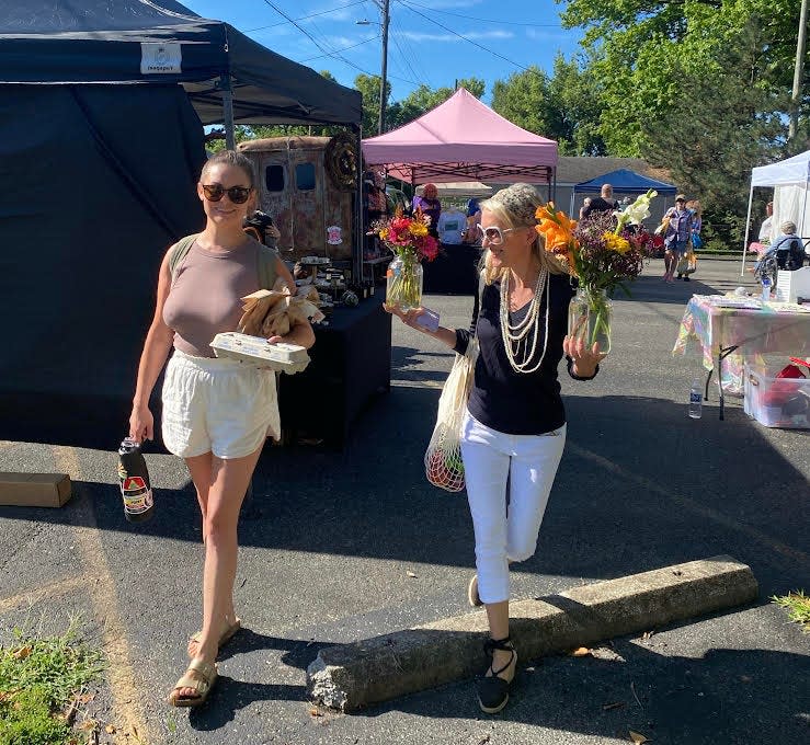 Dana McMahan and Alison Settle previously teamed up on a cooking demonstration, after shopping at Beechmont Farmer's Market.