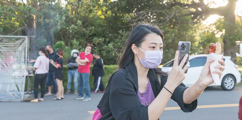 桃園大溪｜幸福小站現烤蜜汁香腸