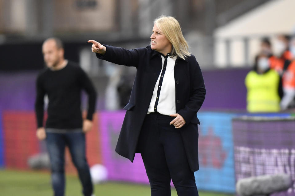 FILE - Chelsea's coach Emma Hayes directs her team during the UEFA Women's Champions League final soccer match between Chelsea FC and FC Barcelona in Gothenburg, Sweden, on May 16, 2021. The Women’s Champions League resumes starting Tuesday, March 19, 2024 with a lineup for the quarterfinals including reigning champion Barcelona, record eight-time champion Lyon, quadruple-chasing Chelsea and two newcomers to this stage on Benfica and Brann. Barcelona is seeking to win the competition for the third time in four years and keep up world champion Spain's dominance of the club and international game. (AP Photo/Martin Meissner, File)