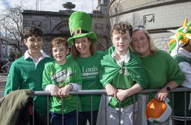 It's a big happy party!' – Thousands fill Dublin's streets to celebrate St  Patrick's Day