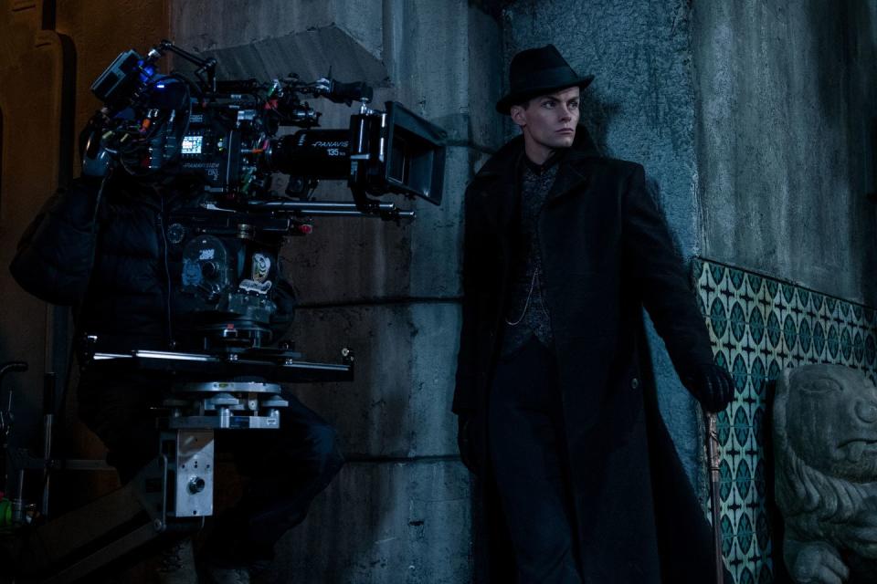 shadow and bone l to r freddy carter as kaz brekker on the set of shadow and bone cr david applebynetflix © 2021