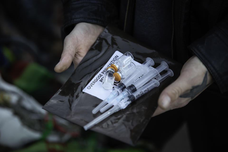 Narcan kits are available at a homeless encampment in Minneapolis, Minnesota on October 22, 2018. The growing homeless encampment near the Little Earth housing project in Minneapolis has caused concern to local health officials and native American leaders. - At the tent city for homeless people, the path is strewn with used syringes. Some are shooting up in the open. Dozens have been found unconscious. At least two have died. Most of the more than 200 people here are Native Americans, who have spontaneously gathered over the past few months in this otherwise economically prosperous city.
The existence of the camp against a backdrop of gleaming skyscrapers is shining a light on a homelessness crisis sparked by a lack of affordable housing, mental health care and drug addiction treatment. Native Americans are disproportionately affected in all cases. (Photo by Kerem Yucel / AFP)        (Photo credit should read KEREM YUCEL/AFP via Getty Images)