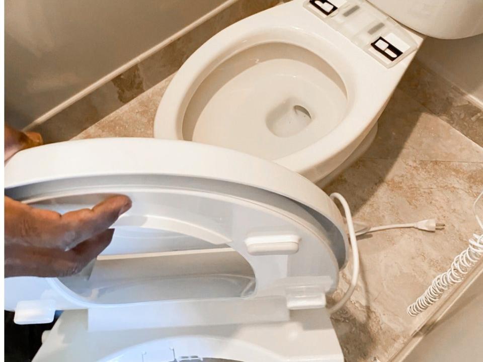 how to replace a toilet seat