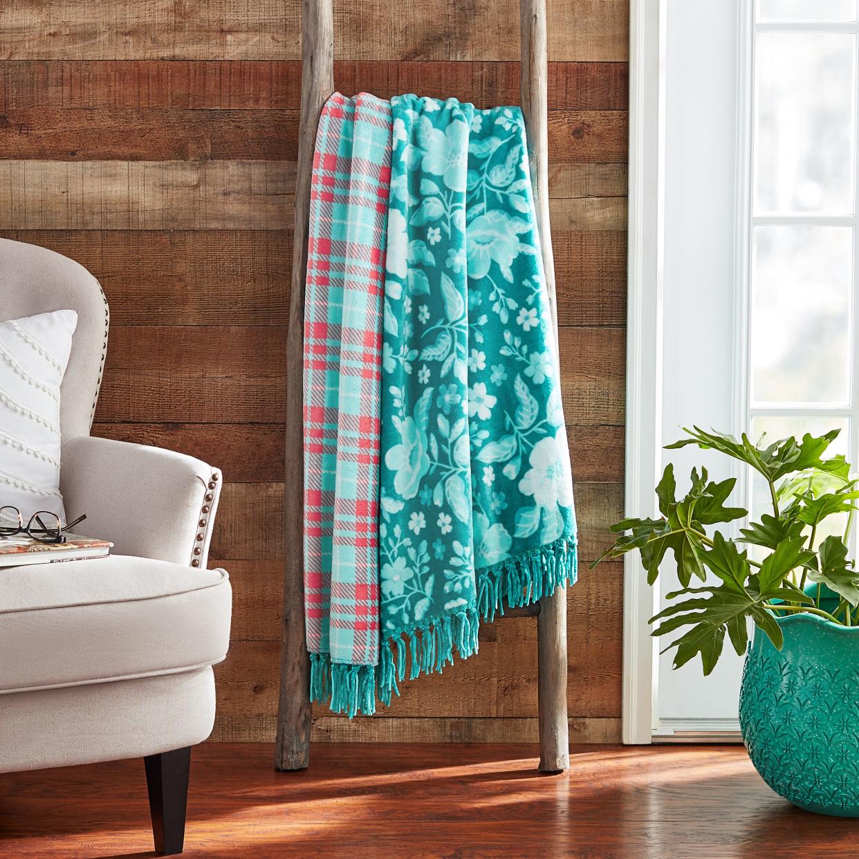 <p><a href="https://go.redirectingat.com?id=74968X1596630&url=https%3A%2F%2Fwww.walmart.com%2Fip%2FThe-Pioneer-Woman-Plush-Reversible-Throw-Evie-Floral%2F146609597&sref=https%3A%2F%2Fwww.thepioneerwoman.com%2Fproducts%2Fa60382397%2Fthe-pioneer-woman-blanket-sale-walmart-2024%2F" rel="nofollow noopener" target="_blank" data-ylk="slk:Shop Now;elm:context_link;itc:0;sec:content-canvas" class="link rapid-noclick-resp">Shop Now</a></p><p>The Pioneer Woman Plush Reversible Throw - Evie Floral</p><p>walmart.com</p><p>$8.99</p>