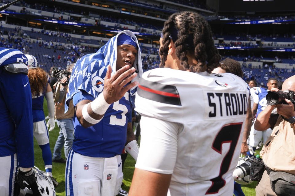 Quarterback Indianapolis Colts Anthony Richardson dan quarterback Houston Texans CJ Stroud sama-sama tampil gemilang bagi para manajer sepak bola fantasi di Minggu ke-1. (Foto AP/Darron Cummings)