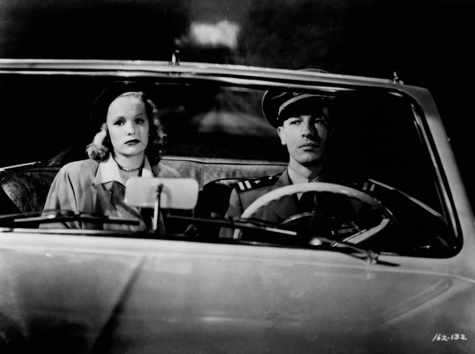 Peggy Cummins and John Dall ride in a car in the film noir Gun Crazy