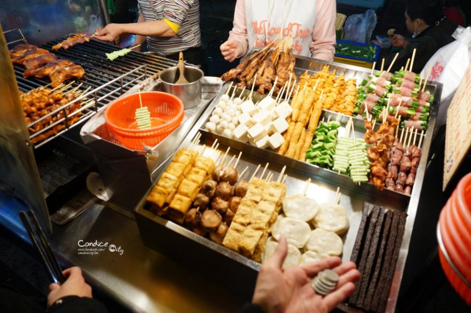 《台中》中華路夜市美食吃透透牛乳大王 潭子臭豆腐 蘇記筒仔米糕 炒牛肉 林家烤肉