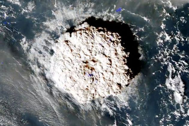 2022 01 17T095523Z 921936152 RC2X0S9Y1I48 RTRMADP 3 TONGA VOLCANO SATELLITE